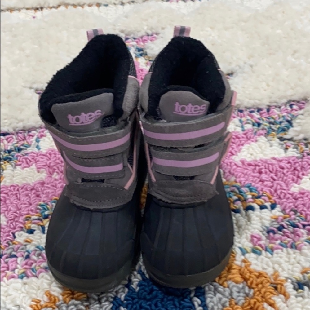 Totes toddler girl snow boots.